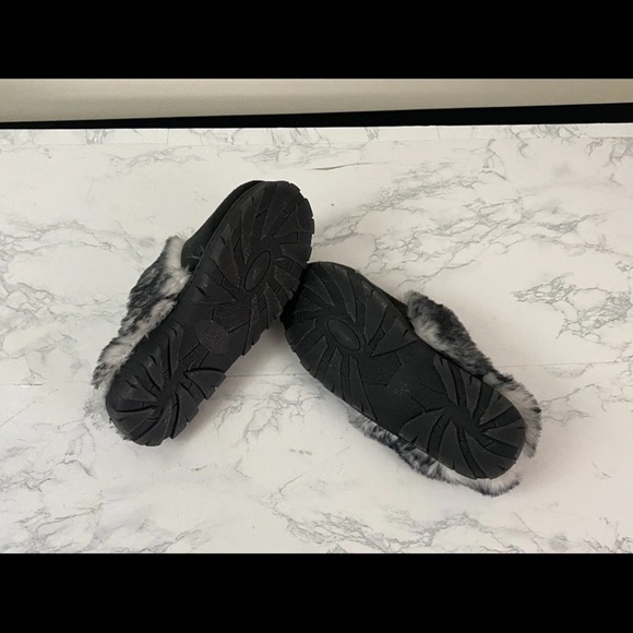 Brownlow Gifts Soul Mates Fuzzy Slip On Shoes Black Gray Women’s 5/6 B… - Picture 5 of 7